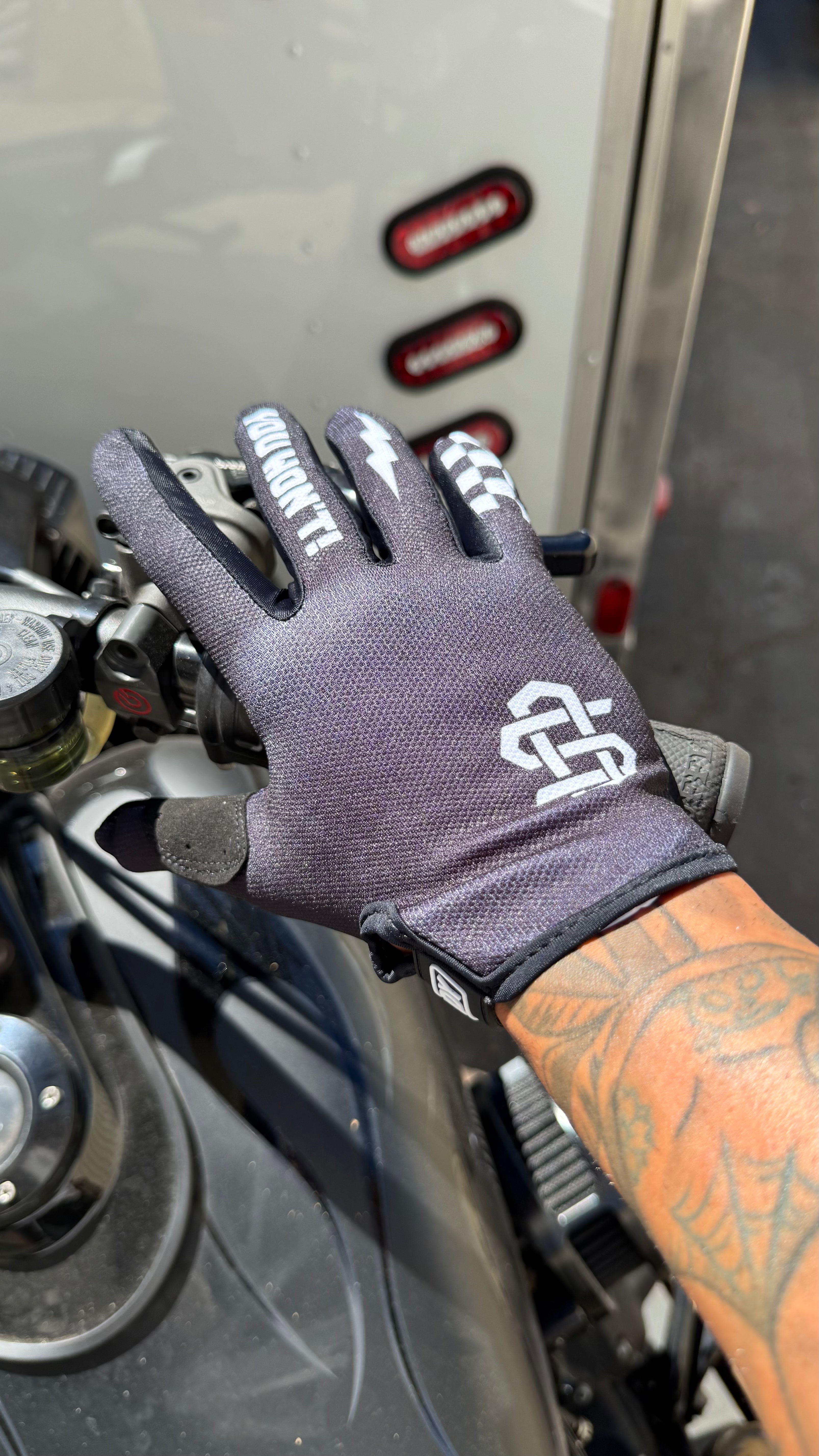 Finish Line Glove